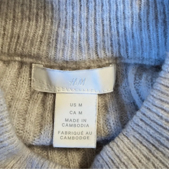 H&M Women Med Light Gray Oversized Mock Neck Ribbed Slit Hem Wool Blend Sweater - Picture 3 of 8